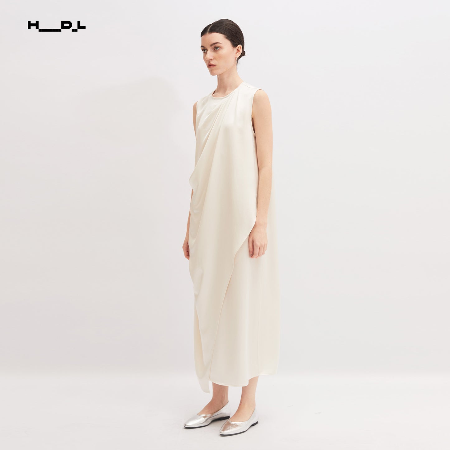 ミニマルドレープワンピース