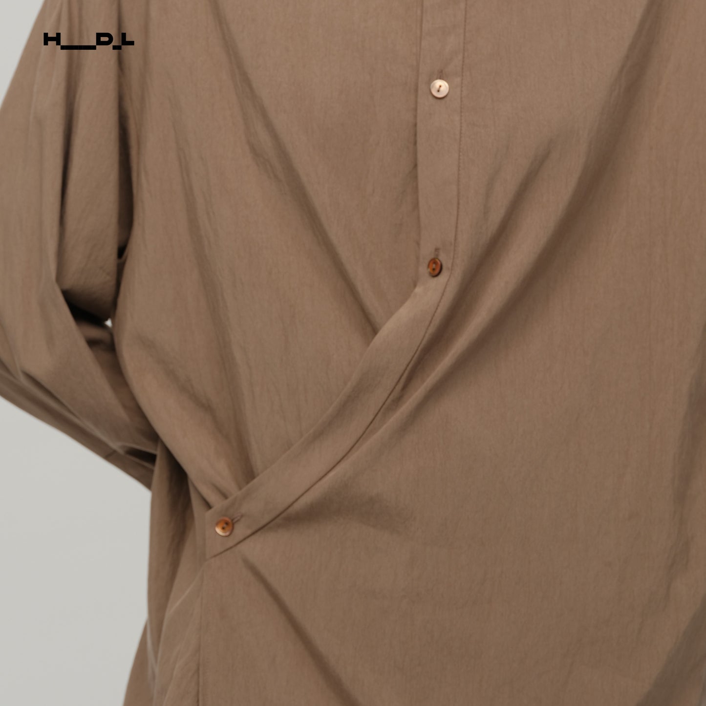 アシンメトリーデザインシャツ